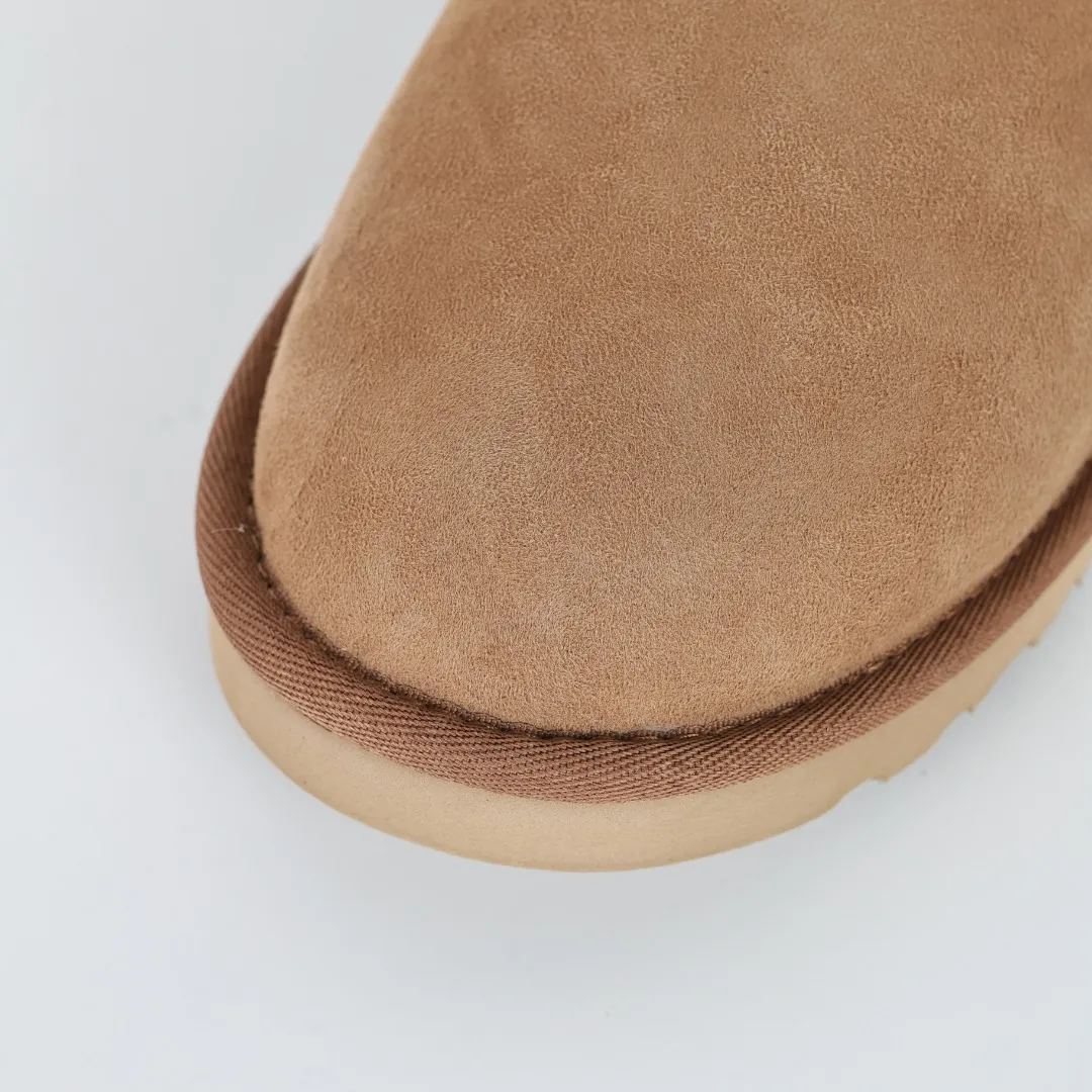 Pick up locally 💰520 Core recommendation Good price It is a very suitable choice for keeping warm in winter and at home. In the new year, uug launched a series of styles, which are partial to the preferences of young consumers and have also moved to the forefront of fashion trends. Shoe body material Water-repellent coated suede upper 17mm UGGPURE™ implantable wool insole Lightweight non-slip comfortable rubber outsole With brand LOGO trademark Comes with a full set of packaging Size: 35 36 37 38 39 40 41 42 43 44